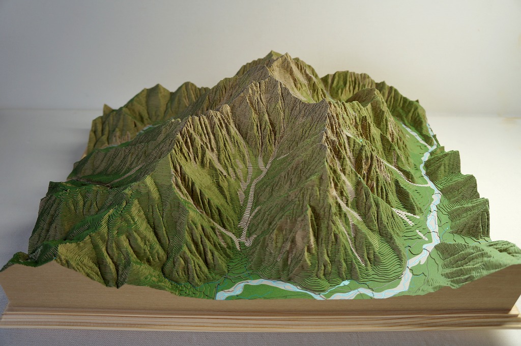 山好きに人気！ 紙で作る山の立体模型「やまつみ」に山と溪谷社